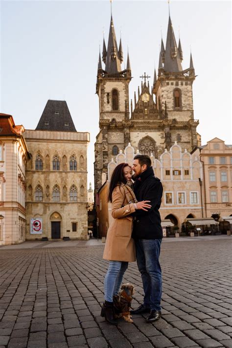 Prague Couple (@PragueCouple) .